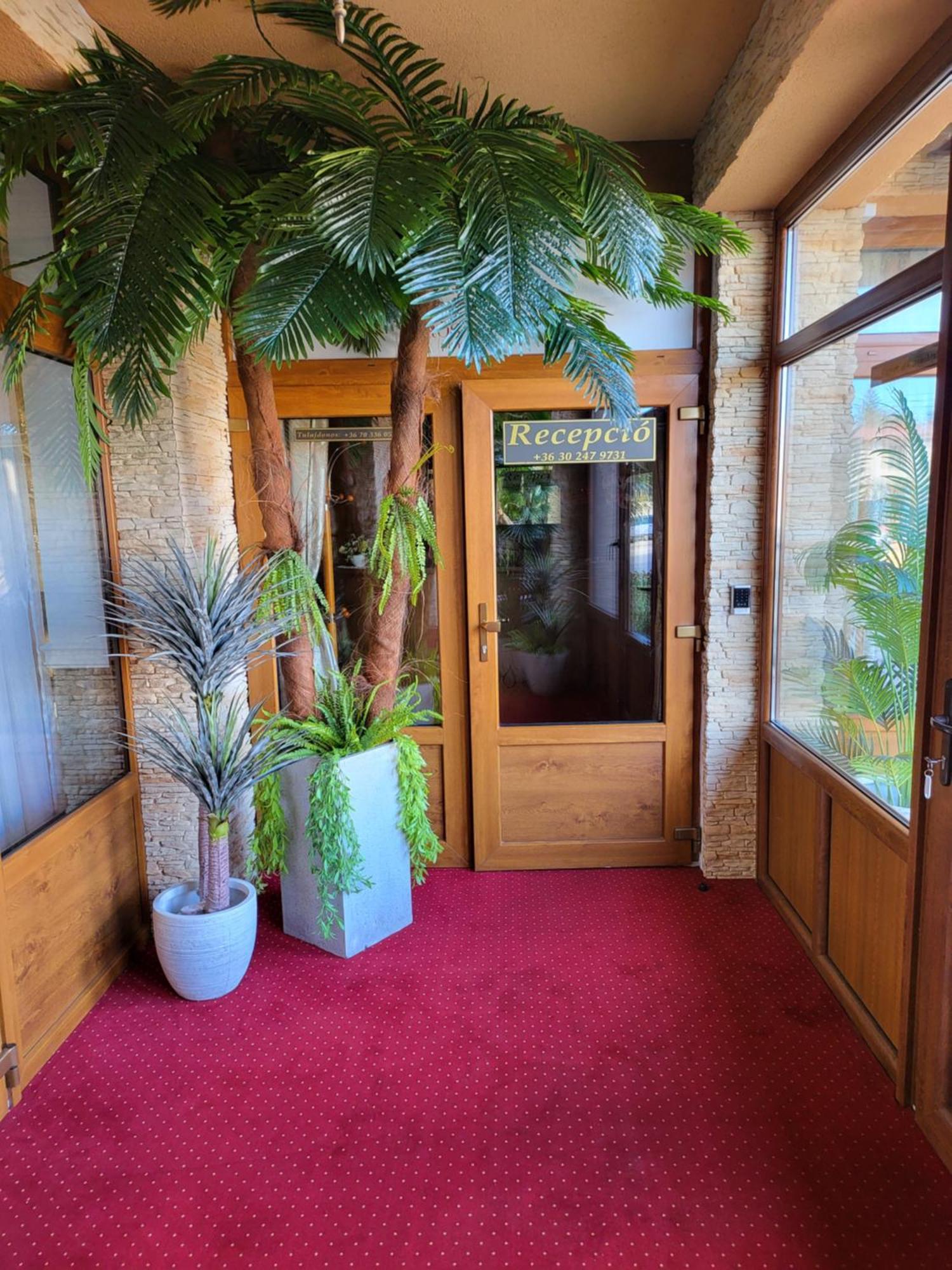 Bed and Breakfast Voeroes Alom Panzio Tiszakécske Zewnętrze zdjęcie