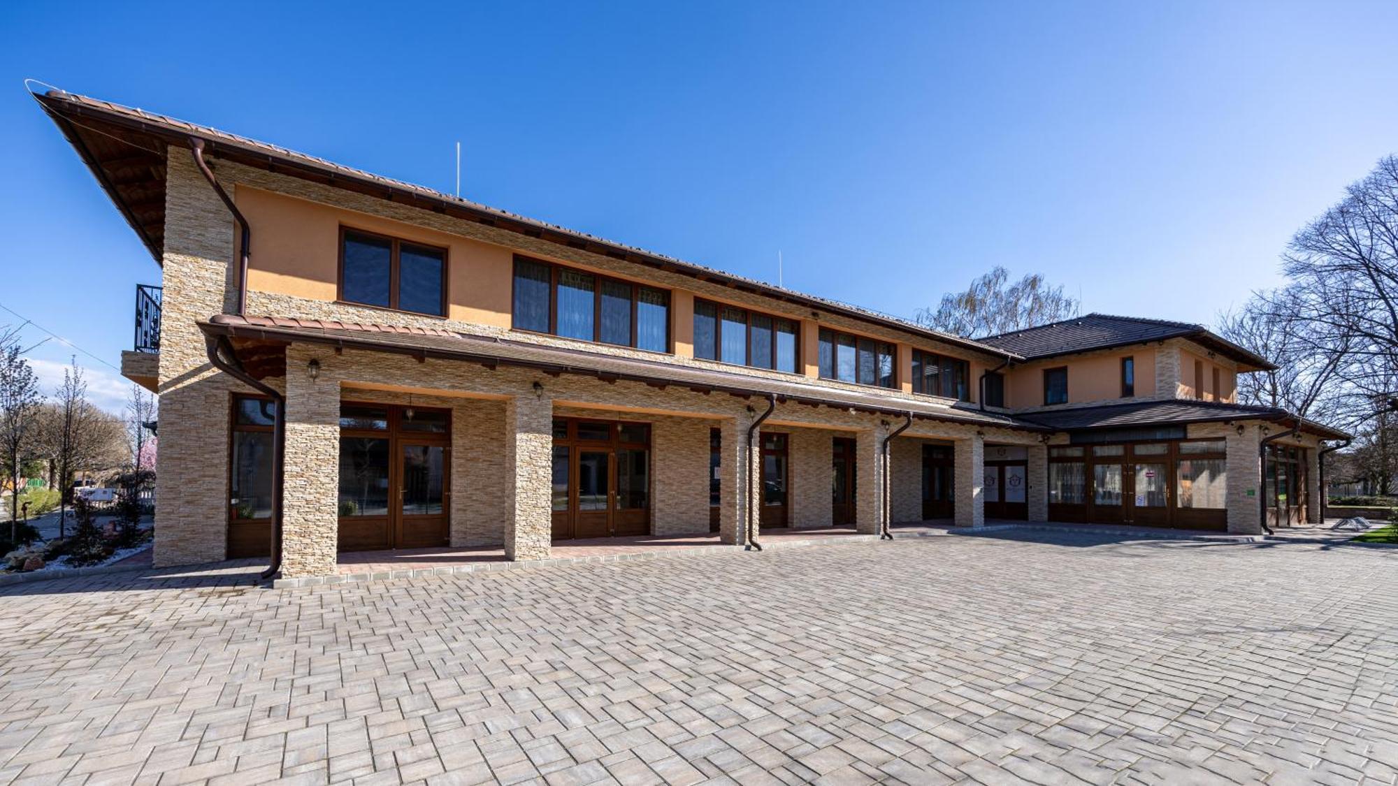 Bed and Breakfast Voeroes Alom Panzio Tiszakécske Zewnętrze zdjęcie
